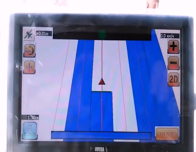 Паралельне водіння агронавігатора для обприскування поля