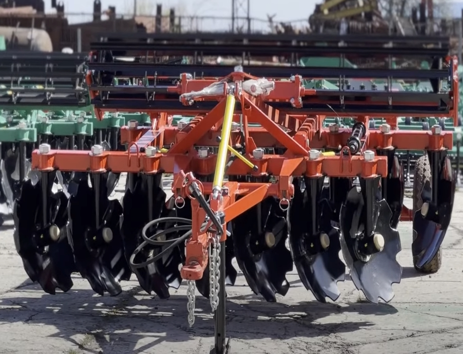 Причіпна дискова борона. Завод. Виробник. Виробництво.