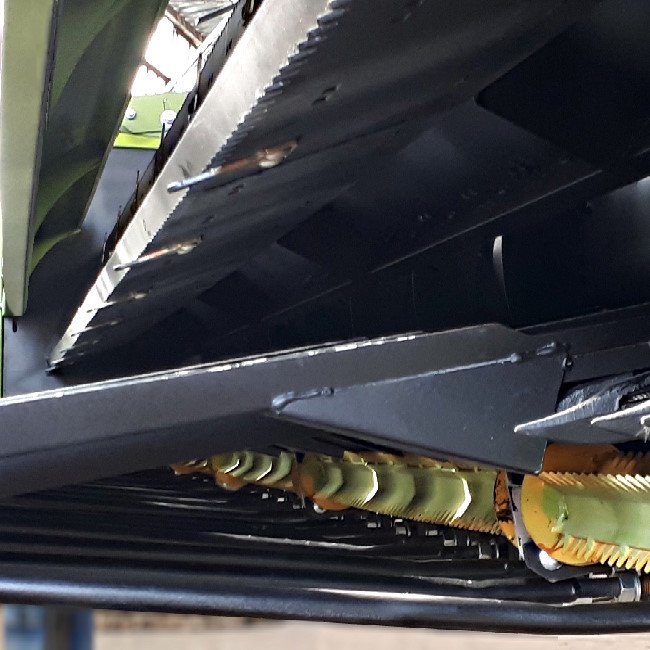 Жатка для збирання соняшника ЖСН-9.1 має надійну конструкцію